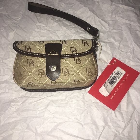 Brand new Dooney and Bourke wristlet with tags - Picture 1 of 2